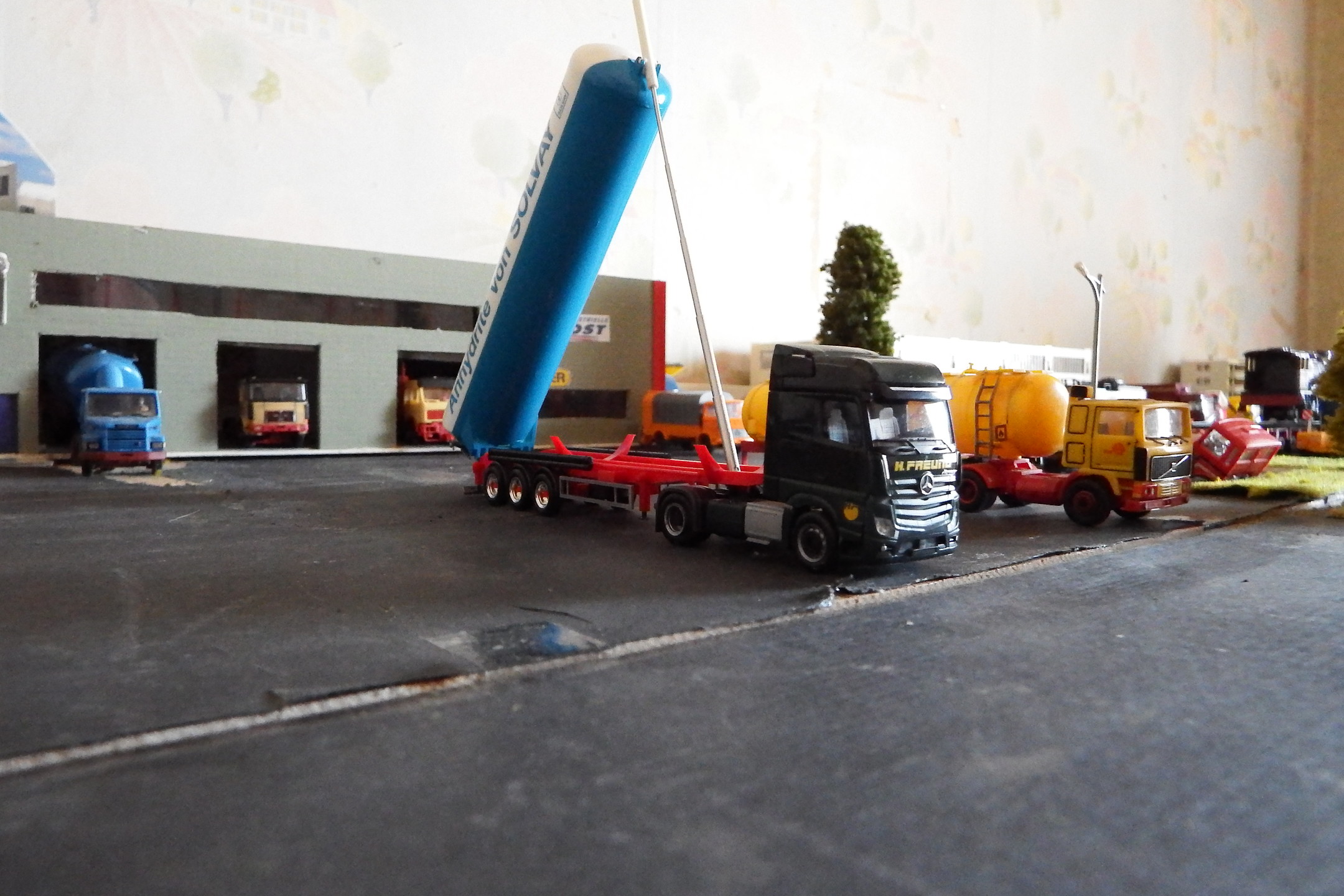 2 Camions De Chantier Miniatures à L'Échelle 1/87 - Occasion - Pour Collection Ou Jeu